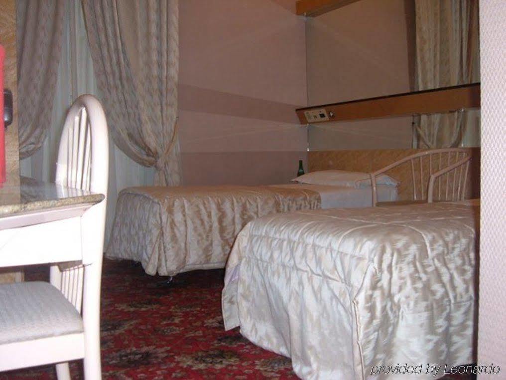 Hotel Roma Cesano Boscone Kamer foto